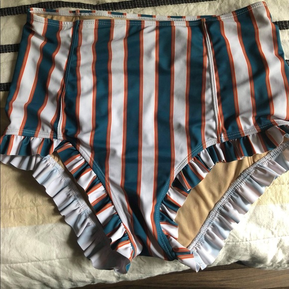 ISO medium retro stripe ruffled up bottoms - Picture 2 of 2